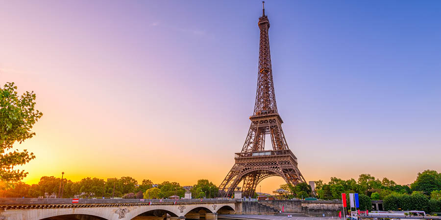 Savouring evening views of Paris on a dinner cruise
